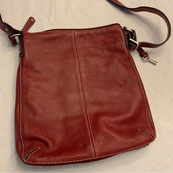 Fossil crossbody, Red, EUC - Picture 5 of 7